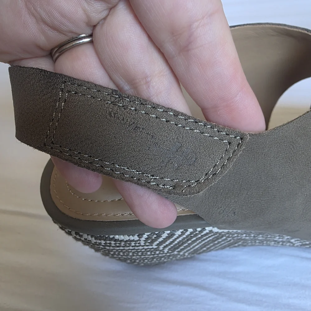 Hush Puppies Khaki Woven Chevron Wedge Sandals Size 9.5